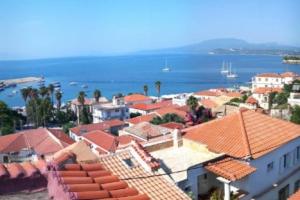 Maxis apartment 2, Koroni