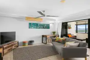 604 Chic City Apartment with Water Views, Cairns