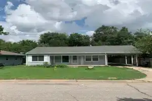 Spacious West Side Home away from Home! Guest house, Wichita