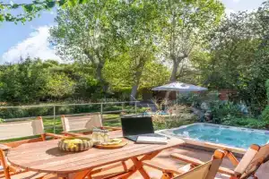 Klaritz Luxury Suites, Lassi