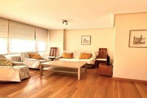 Housingleón - San Marcos con garaje Apartments, Leon