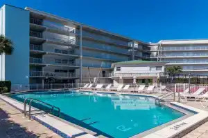 1 Bedroom / New Furniture / Direct beach access / Across from J.W. Marriott, Marco
