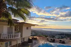 Uyutnaya villa s shikarnym panoramnym vidom, Alanya