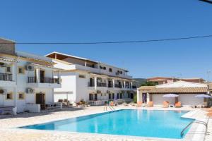 Dora Pool Studios by Konnect,150m from the Beach, Agios Georgios Argyradon