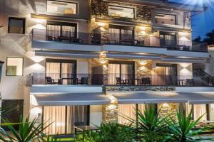 Arion suites, Sarti