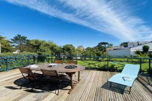Maison Spacieuse à - 4 Chambres, Terrasse et Jardin, Proche Plage et Commerces - FR-1-377-45 Guest house, Carnac
