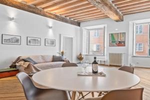 Palazzo della Pilotta Roomy and Quiet Flat, Parma