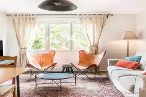 Charming Apartment With Vibrant Accents, Cornella de Llobregat