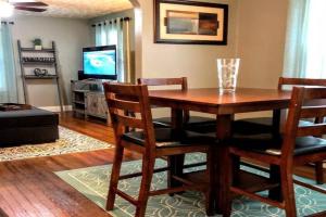 2BR Private House Available close to UE, Evansville