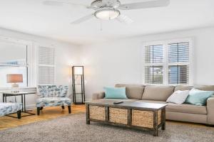 Beach Cottage! 100 Steps to the Sand, Pets OK, Private Deck!, Saint Augustine Beach