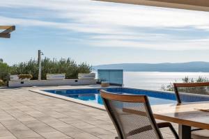 Villa Dream with private pool, 2 bedrooms with en-suite bathrooms, sea view, Tice