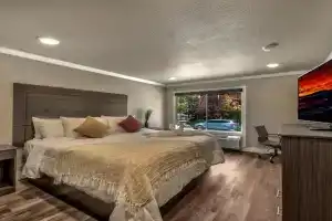 The Elet Hotel, Stateline