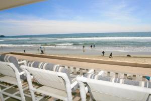 D20 - Beachfront Delight Guest house, Oceanside