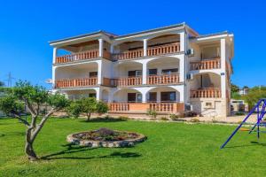 Apartments Danica, Lopar