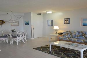 Romantic Waikiki Banyan 2513 with Ocean and Diamond Head Views and Free Parking! Apartments, Honolulu