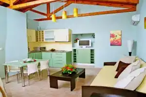 PIERIDES SUITES, Kardamili