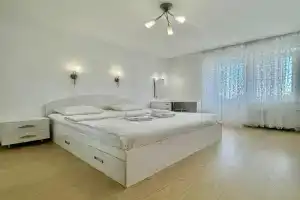 ApartPoltava Stilni bilosnizhni apartamenti, 2-OKREMI kimnati , dokumenti dlya vidryadzhennya , bankivskiy chek, Poltava