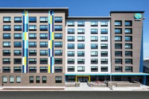 Tru By Hilton Harbor East Hotel, Baltimore