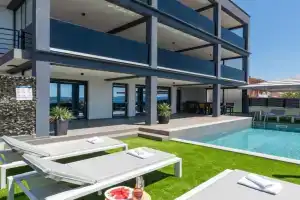 Villa Twins, Crikvenica