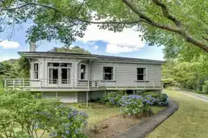 Elegant Villa Nestled In The Trees, Nelson