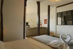 Let's take a walk in the woods Apartments, Tours