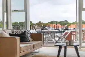 ROOFTOP 31 unique city penthouse with bath big balcony and rooftop terrace, Groningen