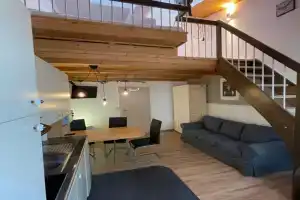 Eleven Apartments, Rust