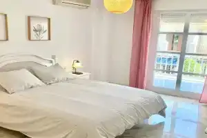 Amplio apartamento junto al mar, Fuengirola