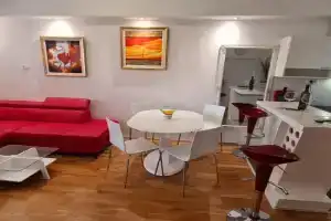 D&D apartments, Izola
