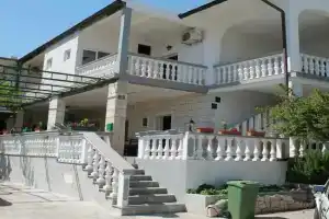 Apartments Ostrog, Rastozza