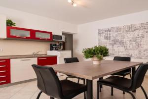 Stay in the heart of - 50m to the beach Apartments, Porec