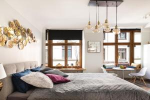 Art Design King Bed Studio Apartment In Old Town, Riga