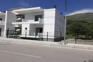South Coast Villa, Borsh