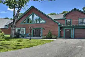 Condo with Grill Walk to and Cranmore! Apartments, North Conway