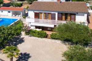 ADRIA-Holiday House with a private pool in Krk, Cornicchia