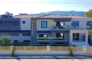 Albatros Luxury Suites, Nea Vrasna