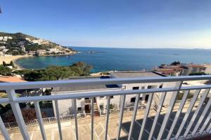 Mataro Apartments, Roses