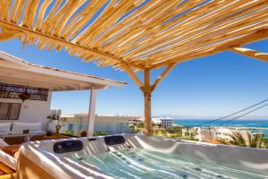 The Roof-Top Guest house, Skala