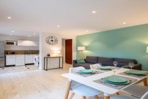 Meublé 2 étoiles, WIFI, à 2 pas des plages Apartments, Frejus
