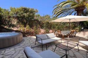 SIMONE, Appartement maison, quartier calme, grande terrasse, SPA, barbecue, 2 chambres Apartments, Frejus