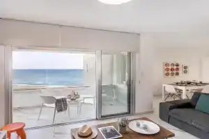 Mackenzie Leo Seafront Suite Apartments, Larnaka