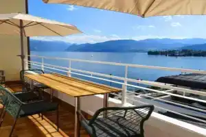 Lake View Apartment, Blick auf den Traunsee und auf das Schloss Orth - ideal für Paare und Genießer, Gmunden