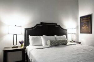 TWO Bold 2BR 2BA Apartments by CozySuites, Indianapolis