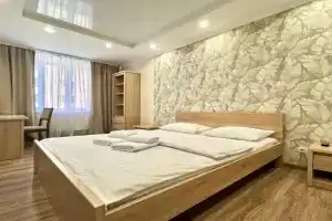 ApartPoltava Cuchasni 2-kimn apartamenti z velikoyu kutovoyu vannoyu TsENTR MISTA, Poltava