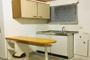 Biete ruhige Zwei-Zimmer Souterrain-Wohnung Apartments, Bonn