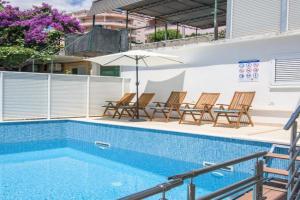 Apartments Mastelic with pool next to the beach, Trogir