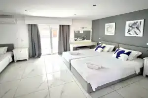 Zen Apartments, Laganas