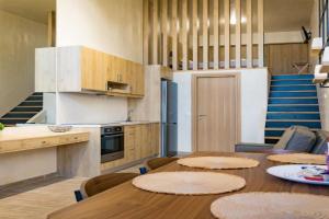 Remezzo Luxury Apartments, Koroni