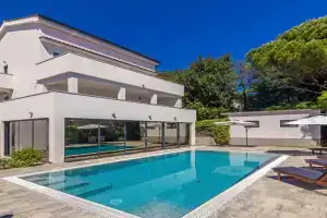 Villa PHOENIX, KRK