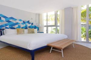 Roami at 250 Collins Apartments, Miami Beach